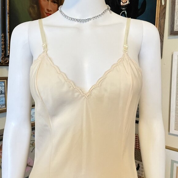 70s Vintage Barbizon Cream Nylon Scalloped Edge Adjustable Strap Slip Dress XS - Picture 2 of 7
